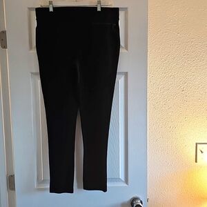 NWOT DKNY Black Ankle Length Cropped Pants with Stretchy Fit